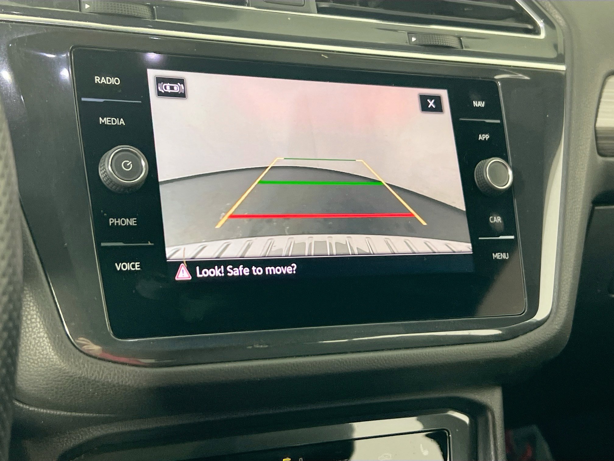 Used 2022 Volkswagen Tiguan SEL R-Line AWD/4WD image 14