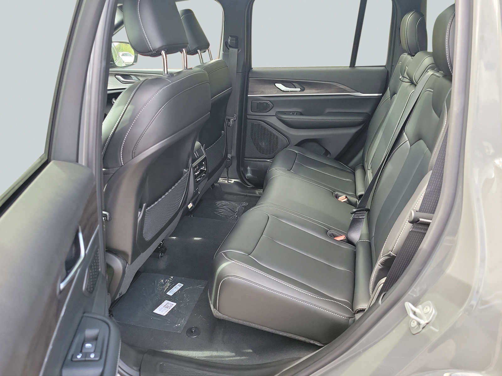 New 2027 Jeep Grand Cherokee Limited RWD image 26