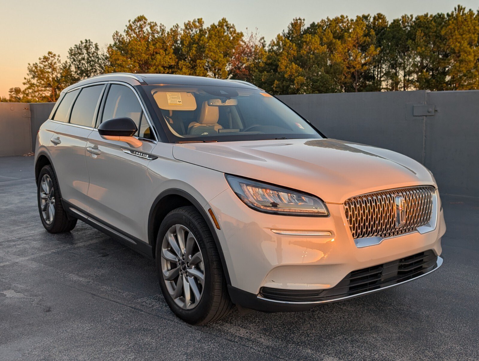 Used 2022 Lincoln Corsair FWD w/ Premium Package image 7