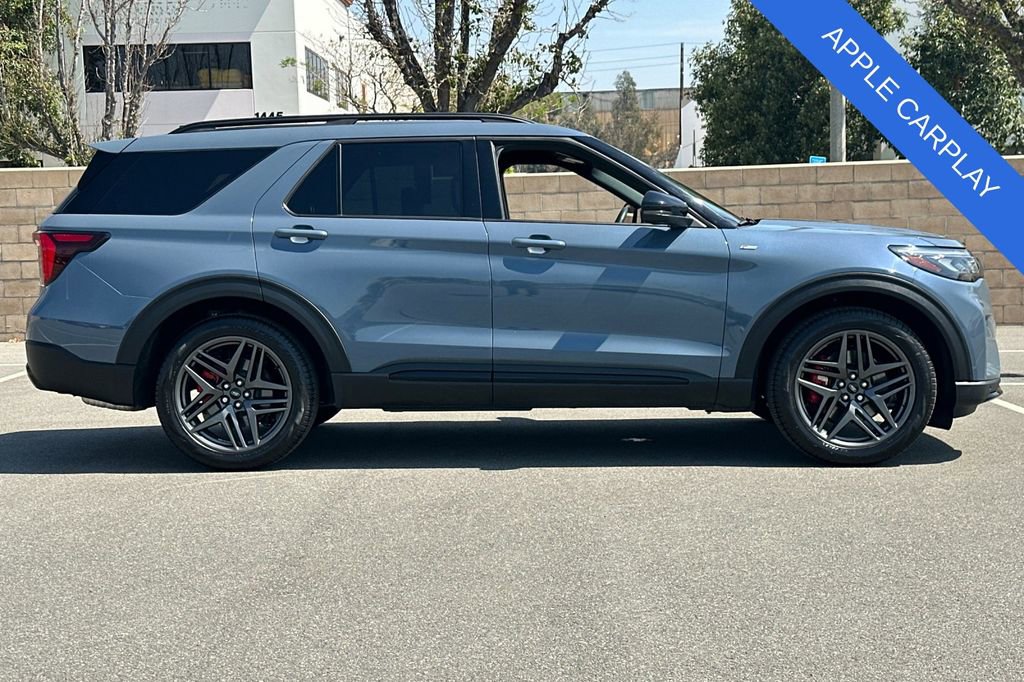 Used 2025 Ford Explorer ST-Line w/ Premium Package image 3