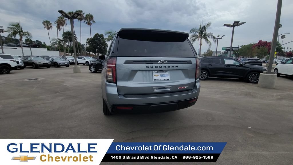Used 2024 Chevrolet Suburban RST RWD image 7