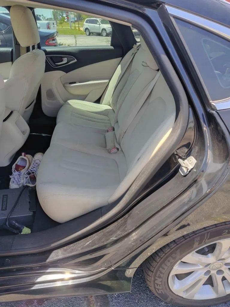 Used 2015 Chrysler 200 Limited w/ Convenience Group FWD image 6