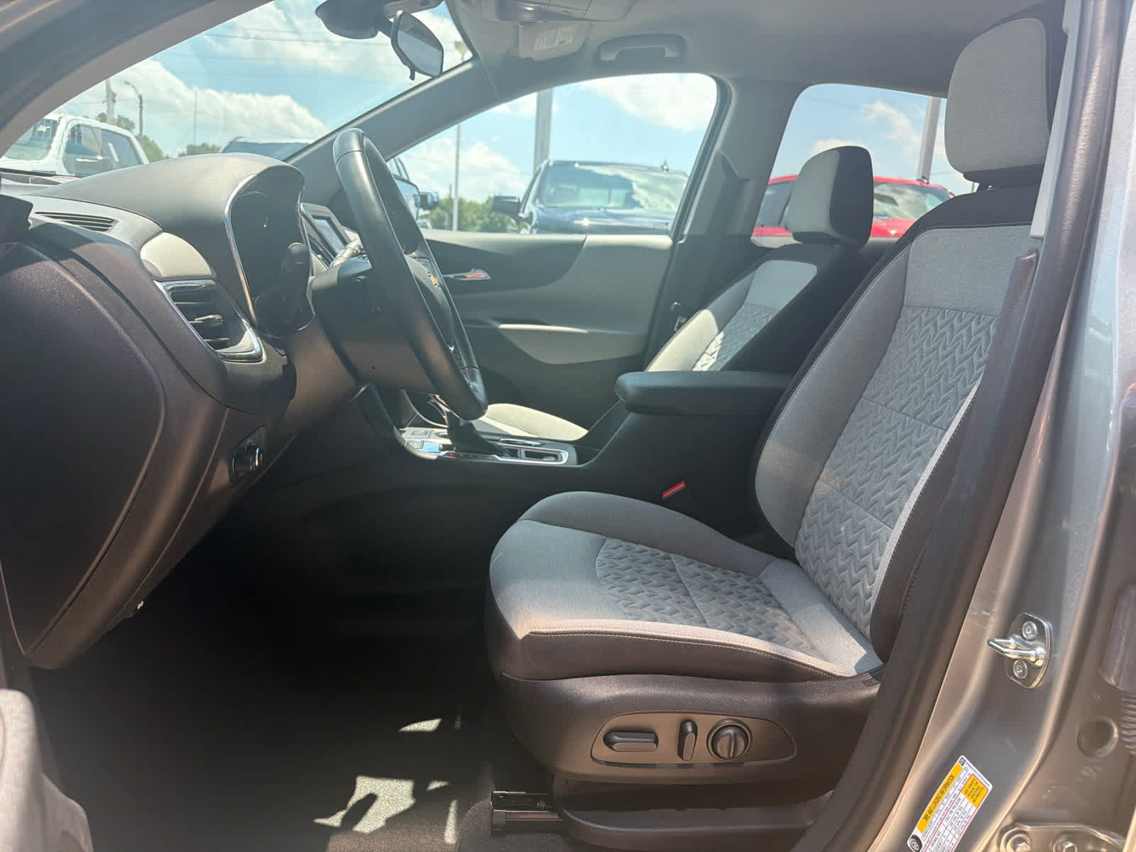 Used 2023 Chevrolet Equinox LT w/ Driver Convenience Package AWD/4WD image 14