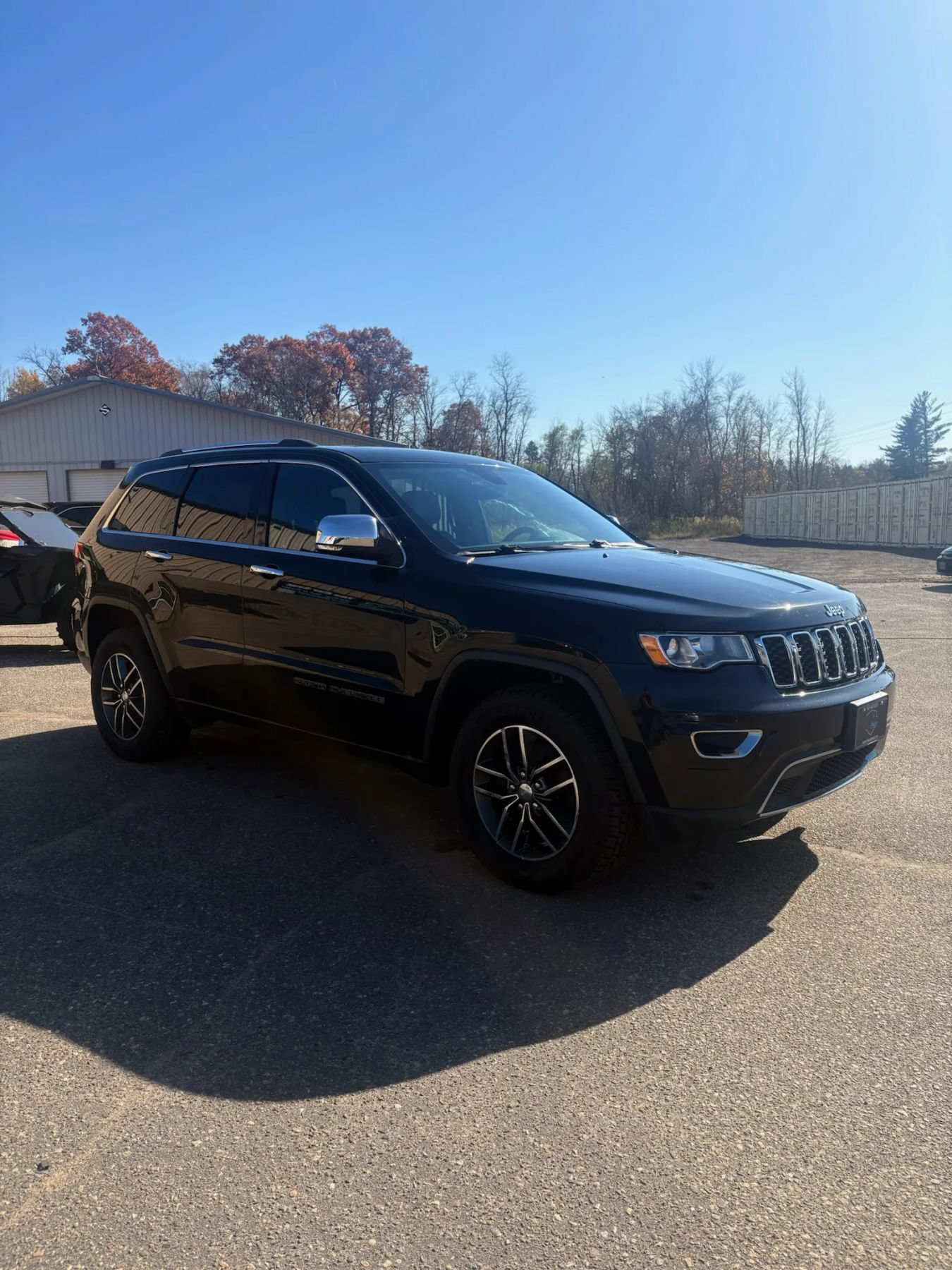 Used 2017 Jeep Grand Cherokee Limited AWD/4WD image 3