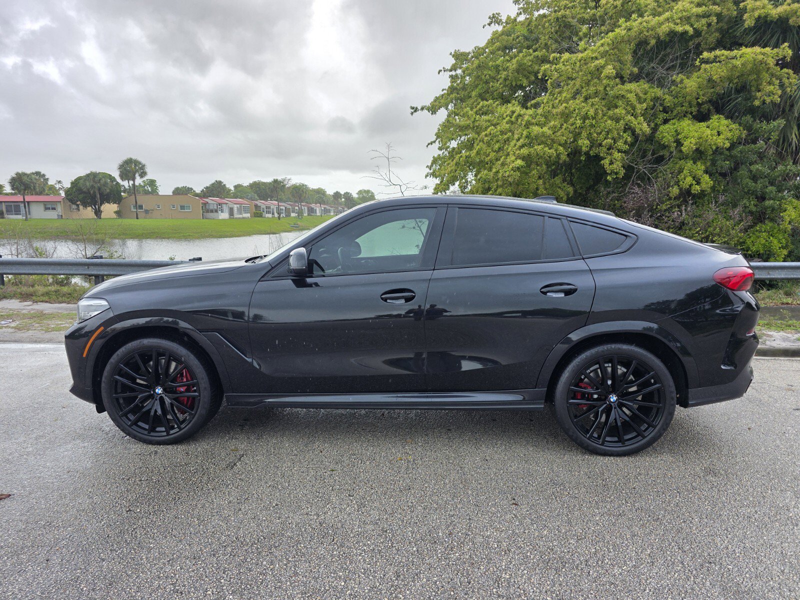 Used 2023 BMW X6 M50i w/ Shadowloine Package image 7