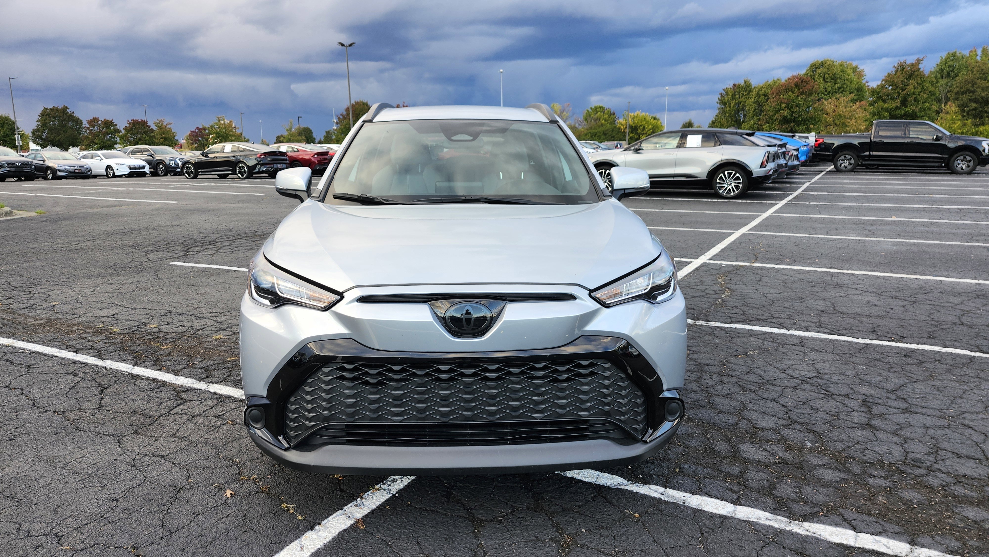 Used 2023 Toyota Corolla Cross SE image 3