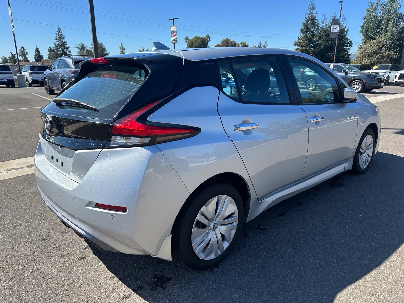 Used 2025 Nissan Leaf S FWD image 5
