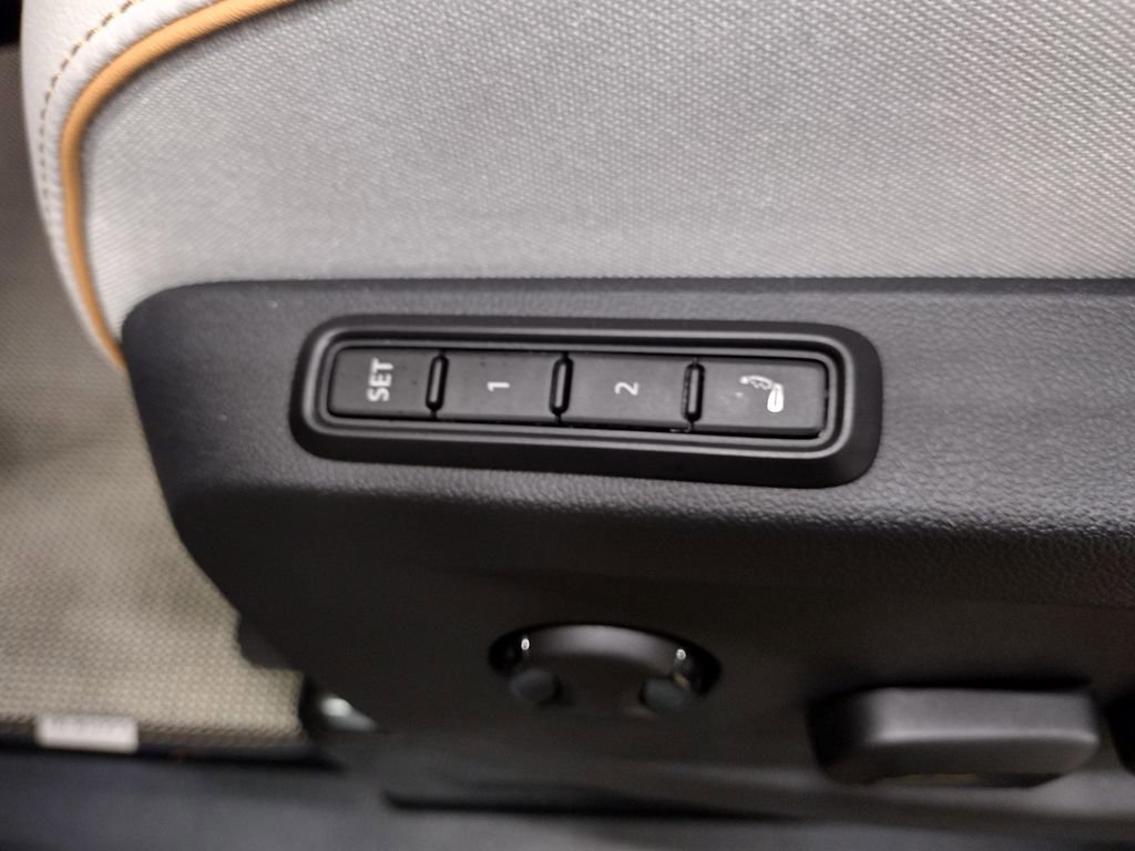 New 2025 Volkswagen ID. Buzz 1st Edition image 26