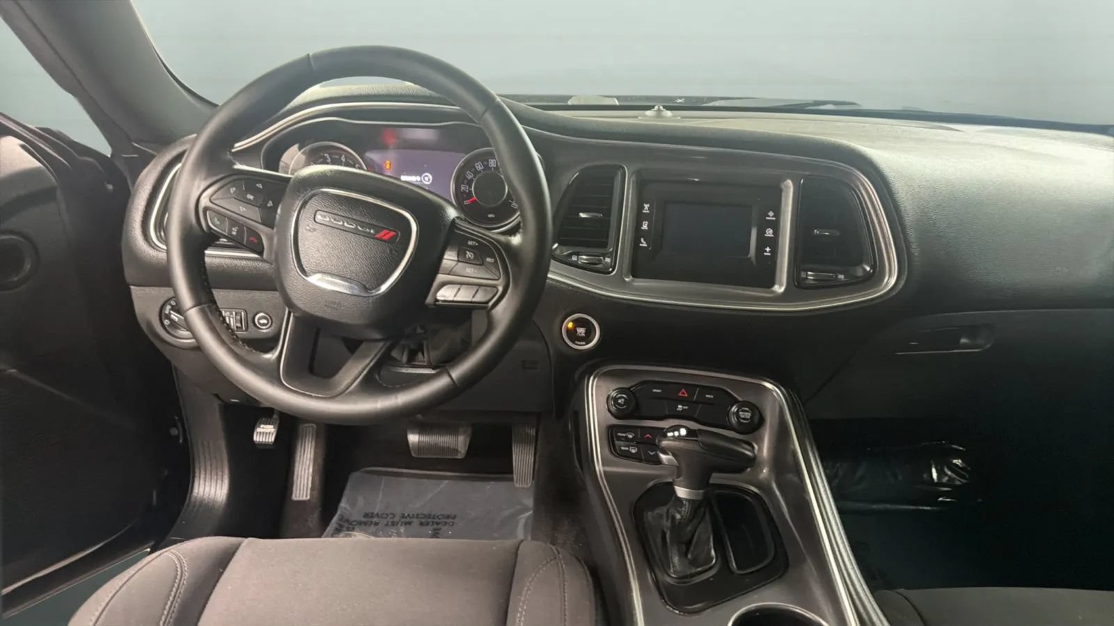 Used 2015 Dodge Challenger SXT RWD image 10