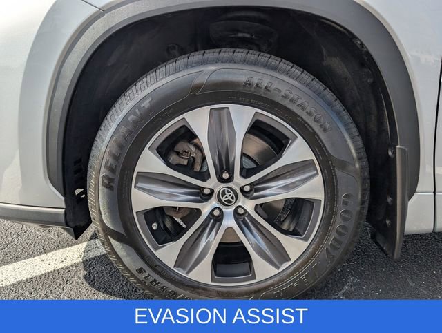 Used 2022 Toyota Highlander XLE image 6