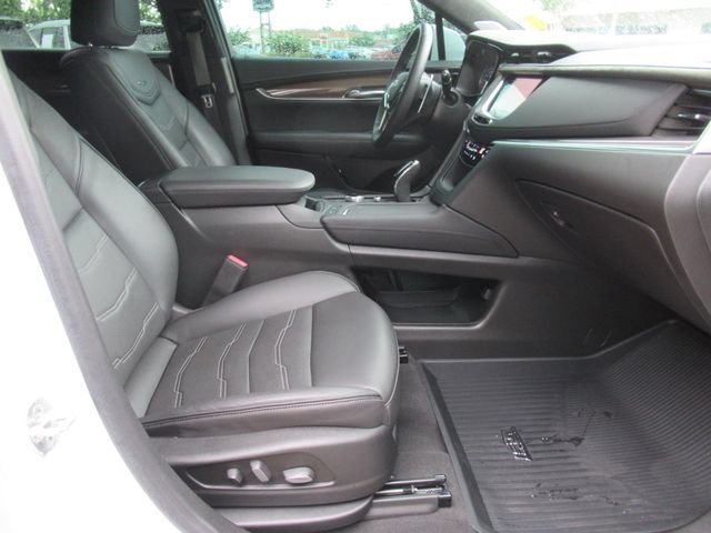 Certified 2024 Cadillac XT5 Sportv w/ Platinum Package AWD/4WD image 11