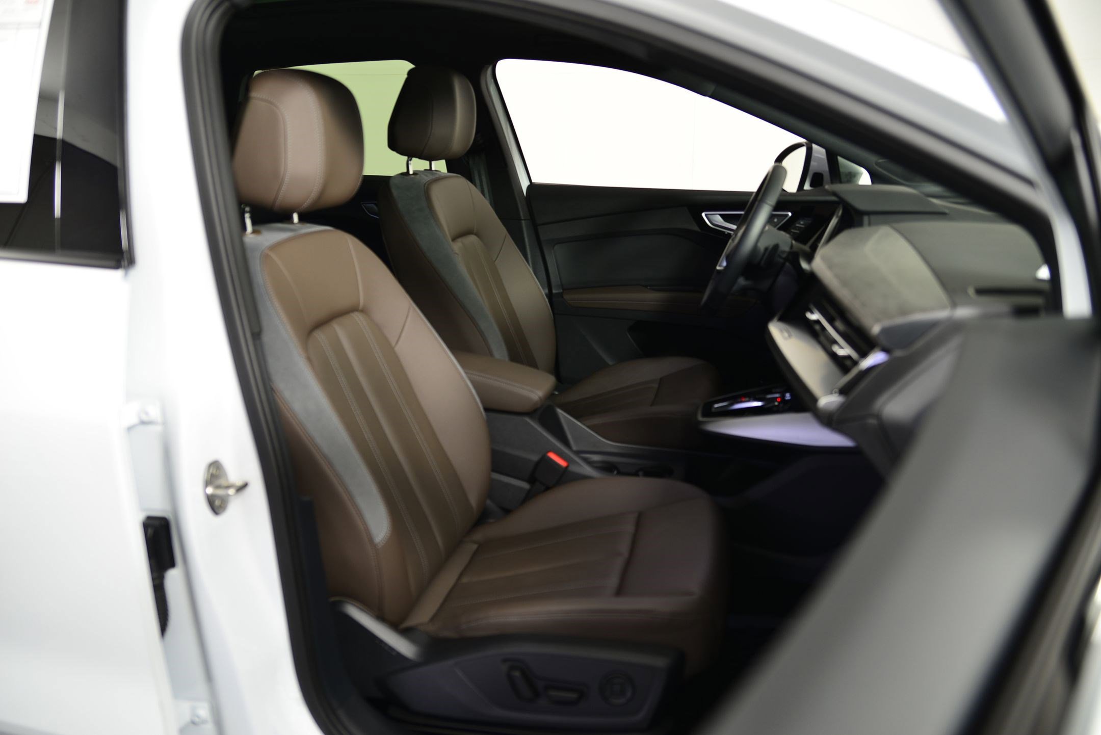 Certified 2025 Audi Q4 e-tron Premium w/ Convenience Package image 17