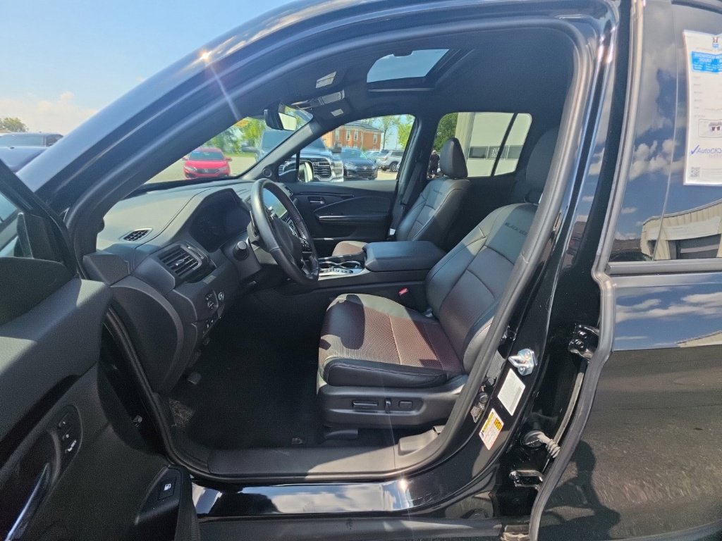 Certified 2025 Honda Ridgeline Black Edition image 14