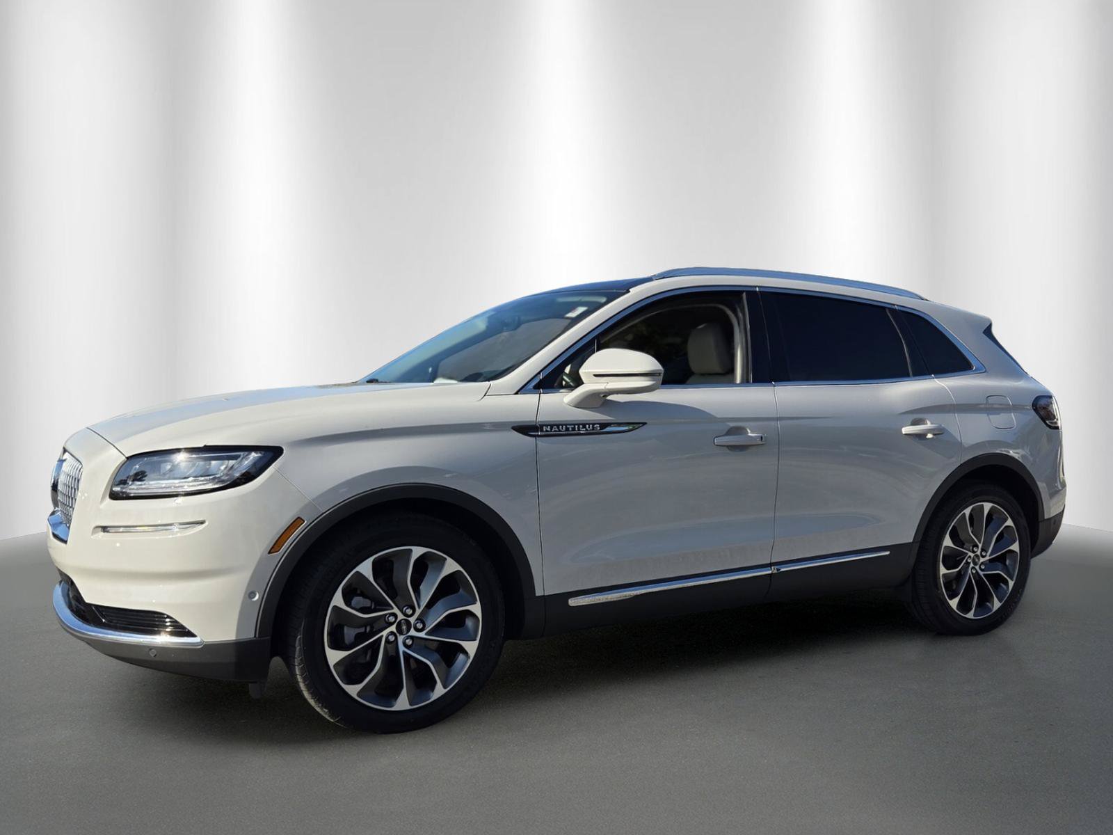 Used 2021 Lincoln Nautilus Reserve w/ Equipment Group 201A FWD image 3