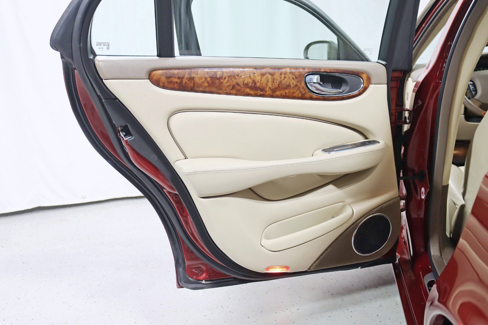 Used 2007 Jaguar XJ8 image 29