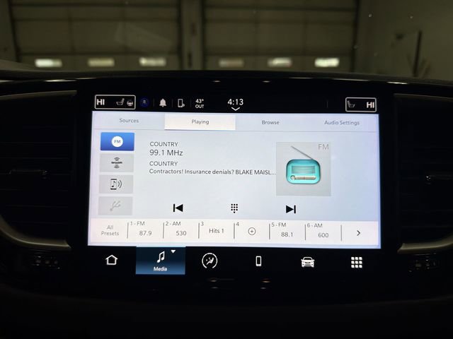 Used 2024 Chrysler Pacifica Touring-L image 26