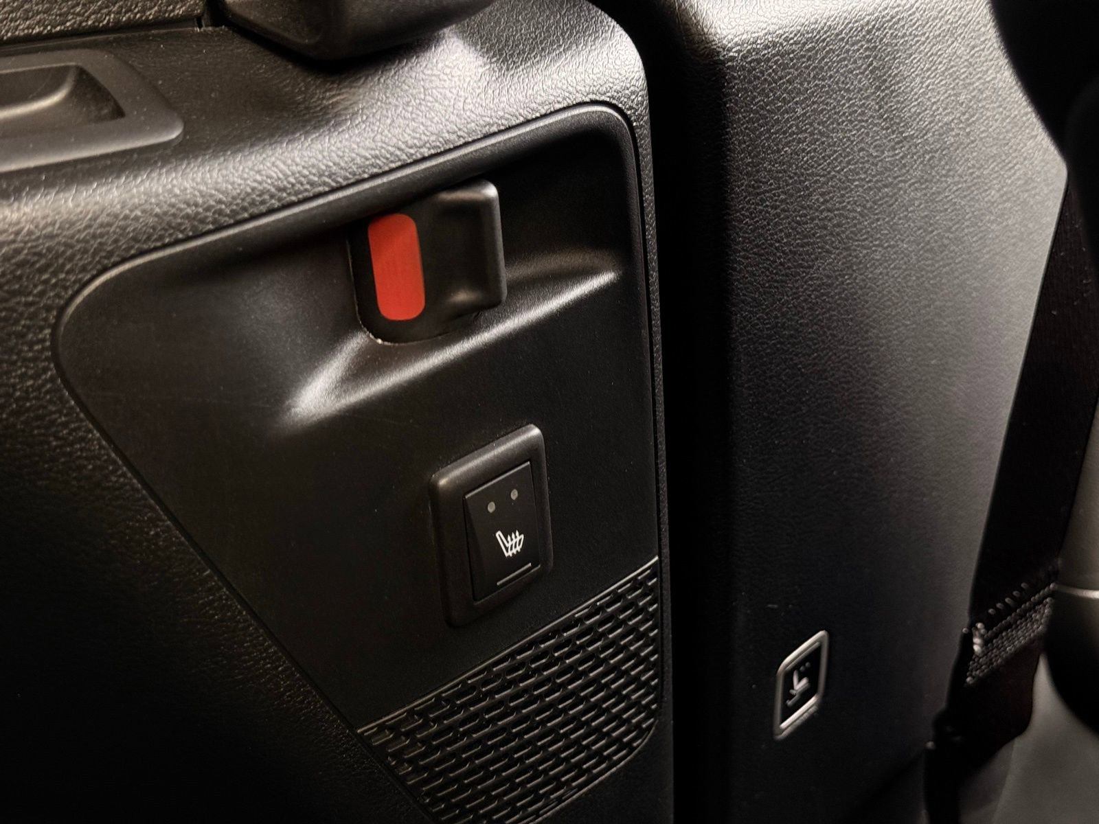 Used 2025 Chrysler Pacifica Limited image 32