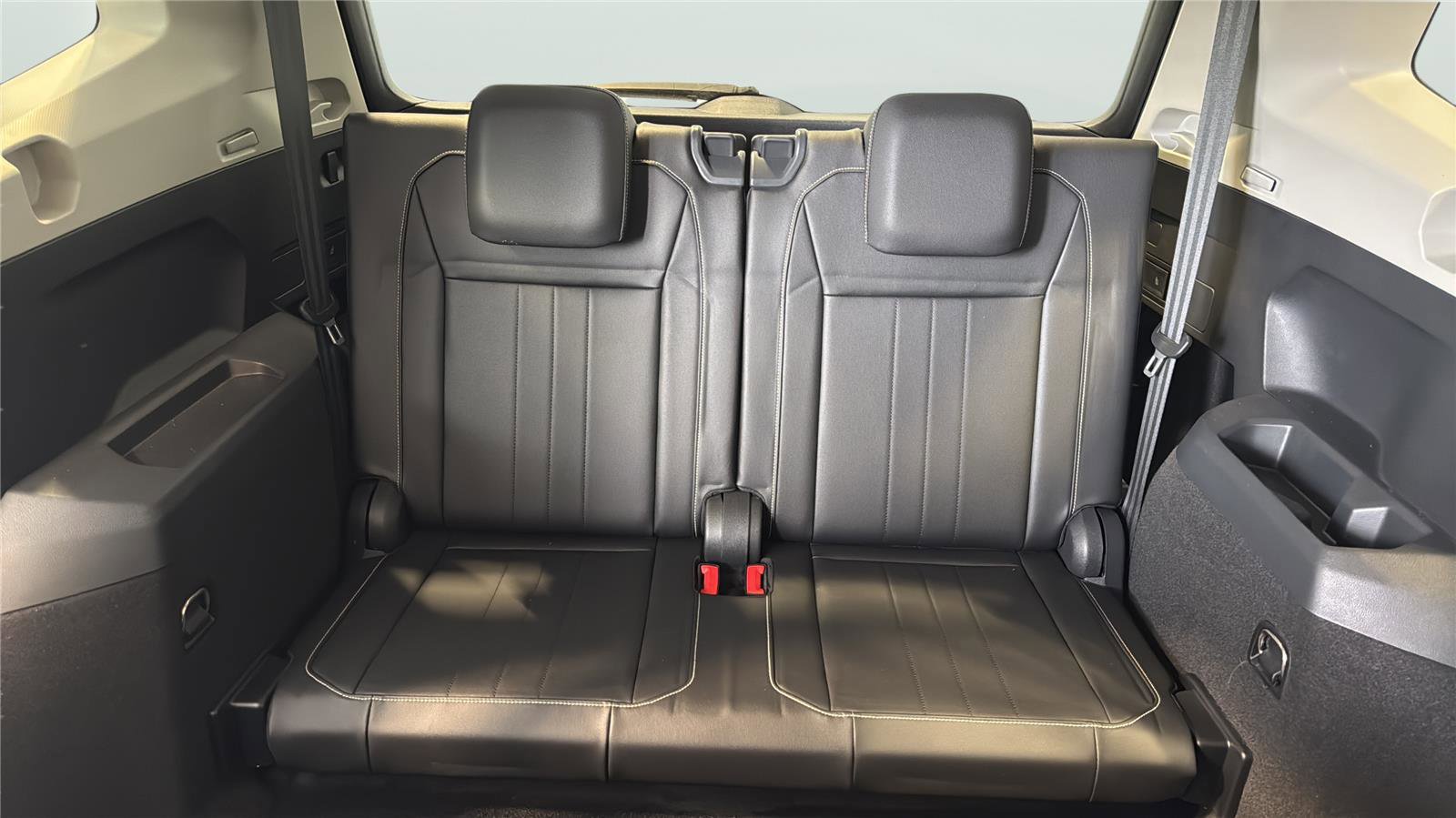 Used 2022 Volkswagen Tiguan SE FWD image 16
