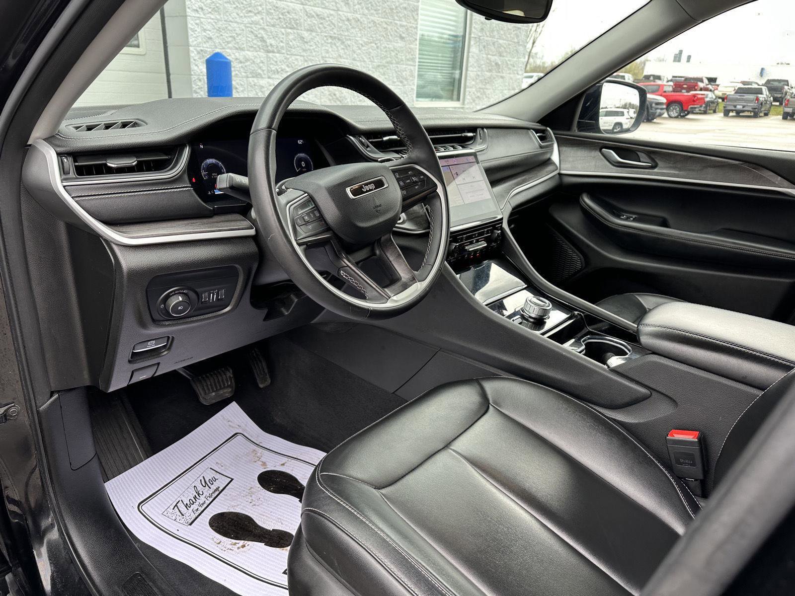 Used 2023 Jeep Grand Cherokee Limited AWD/4WD image 20