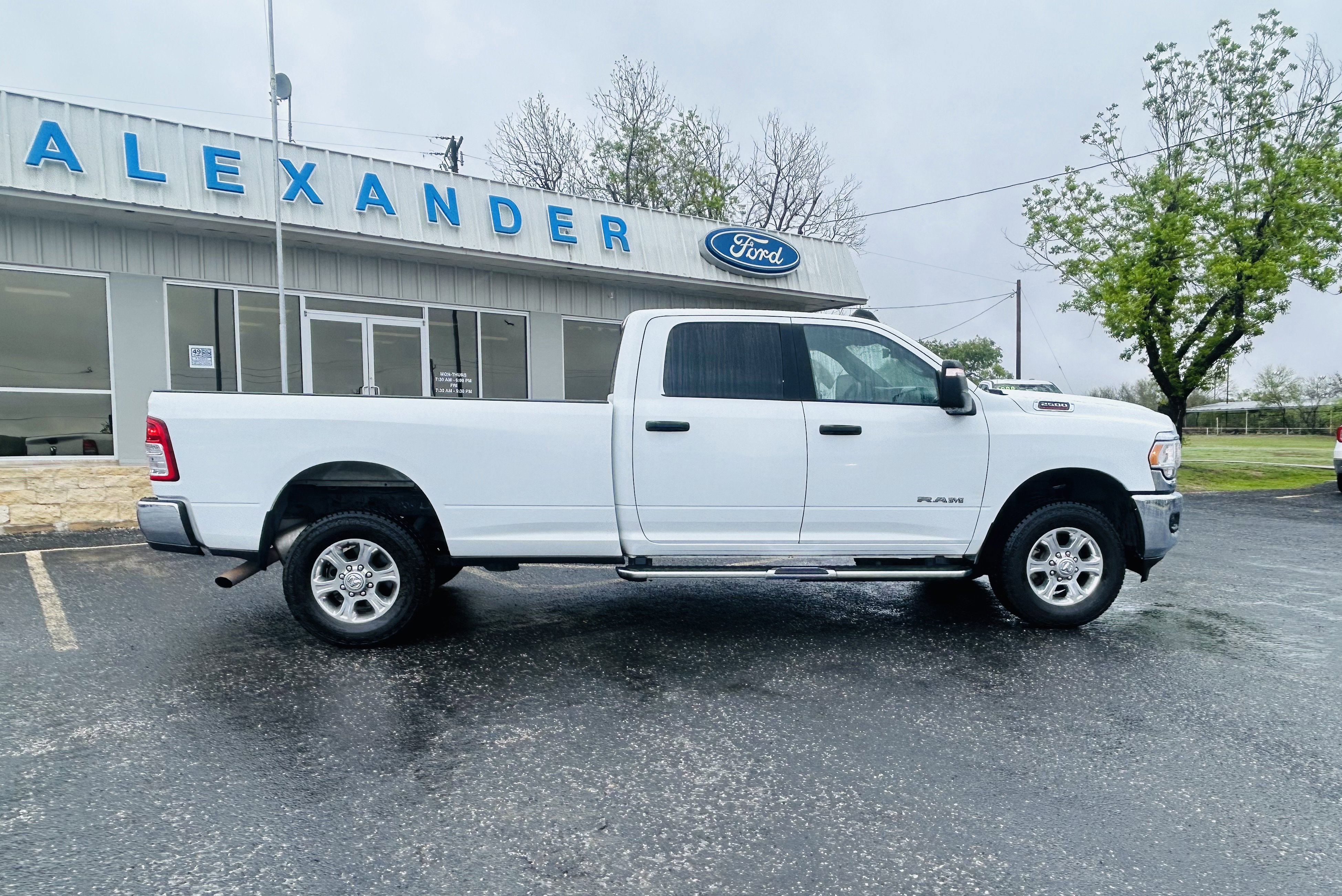 Used 2024 RAM 2500 Big Horn AWD/4WD image 10