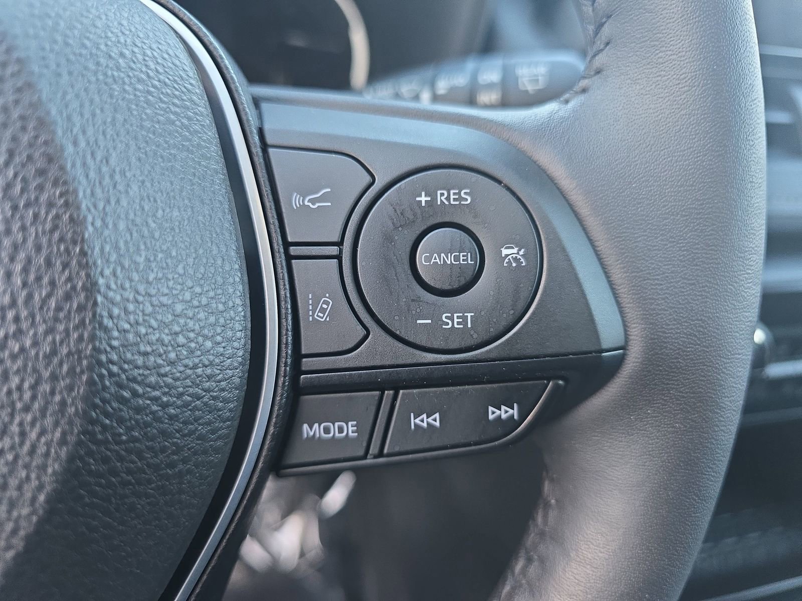 Used 2024 Toyota RAV4 XLE w/ Convenience Package image 24