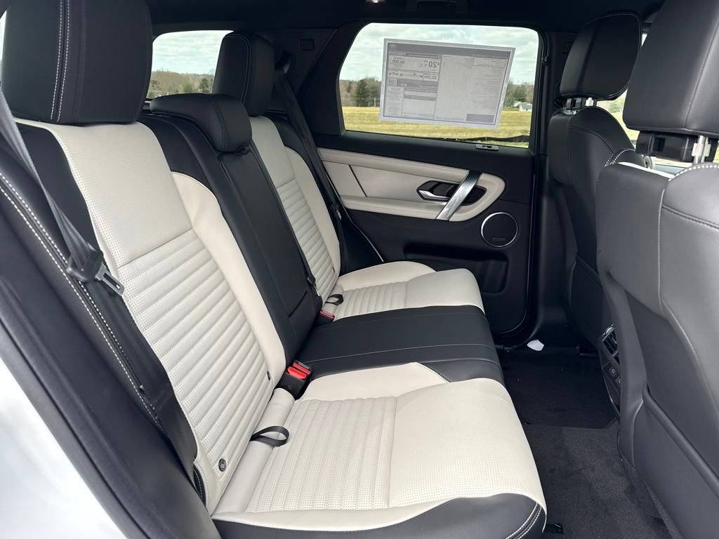 New 2025 Land Rover Discovery Sport Dynamic SE image 18
