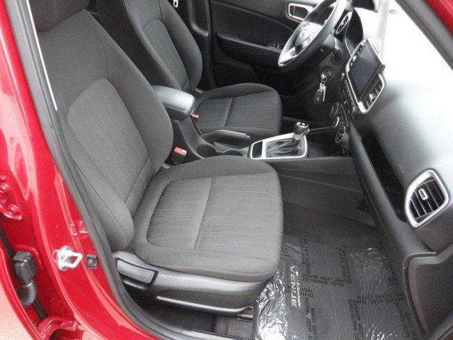 Used 2023 Hyundai Venue SE image 18