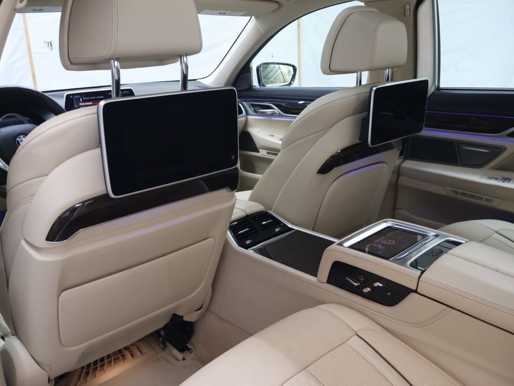 Used 2016 BMW 750i xDrive image 20