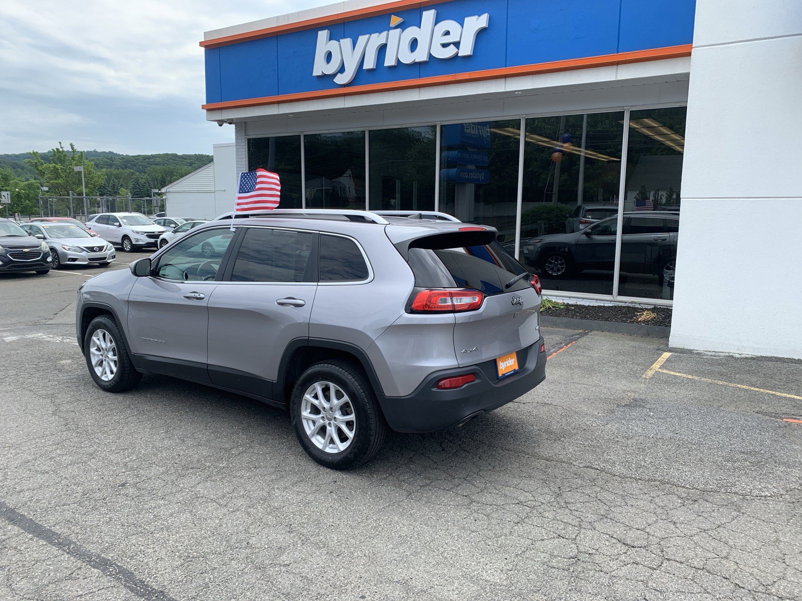 Used 2018 Jeep Cherokee Latitude Plus w/ Cold Weather Group AWD/4WD image 4