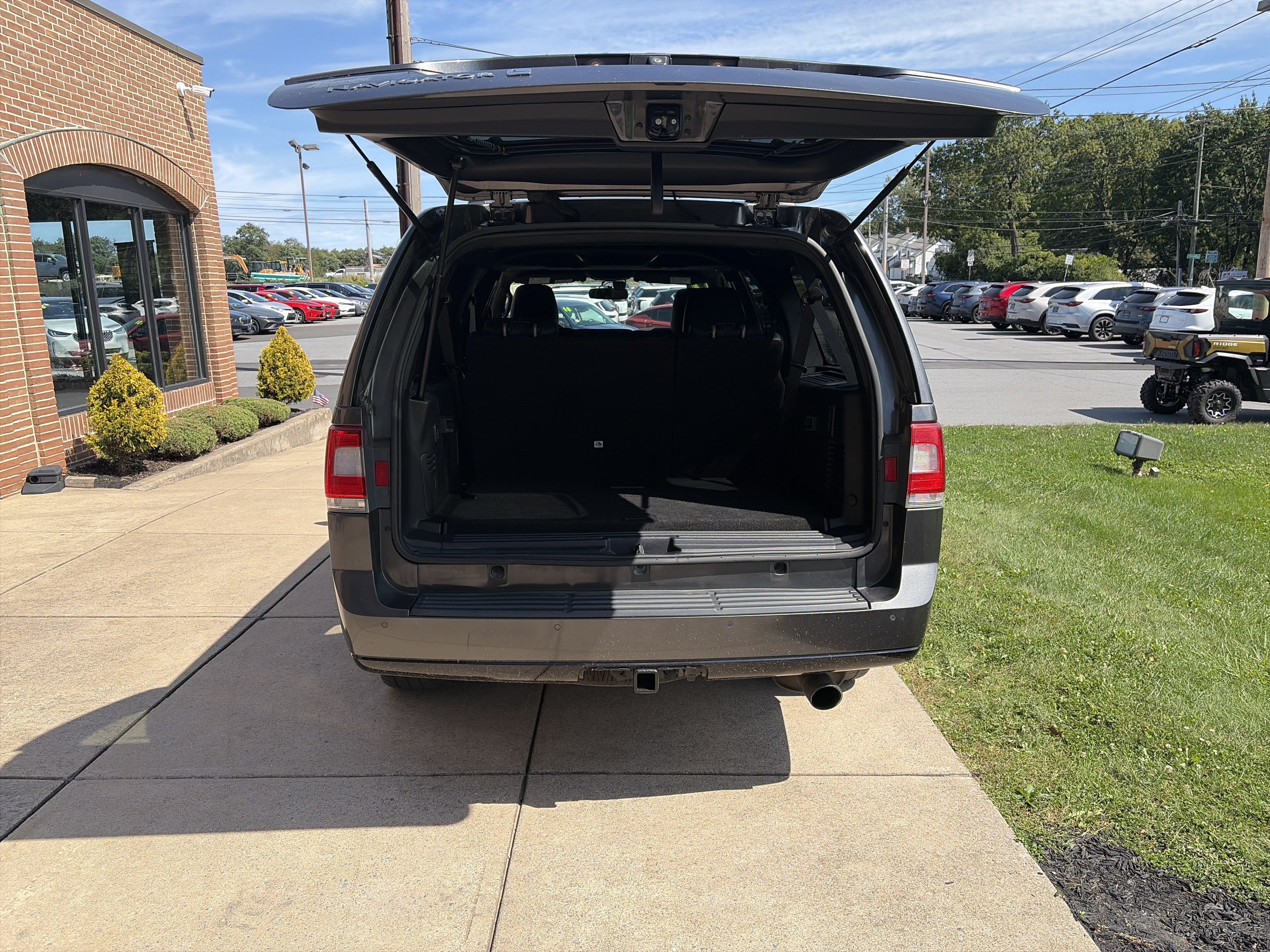 Used 2017 Lincoln Navigator L Reserve AWD/4WD image 32