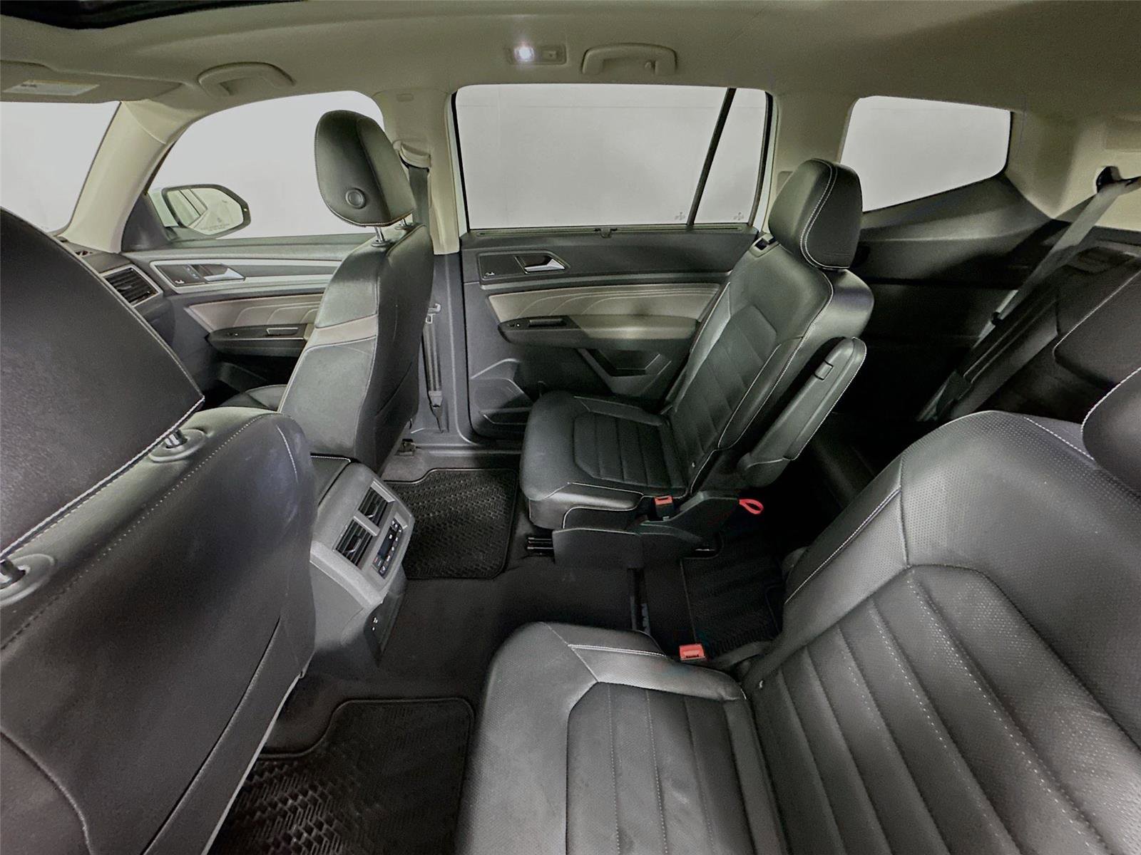 Used 2022 Volkswagen Atlas SEL Premium image 11