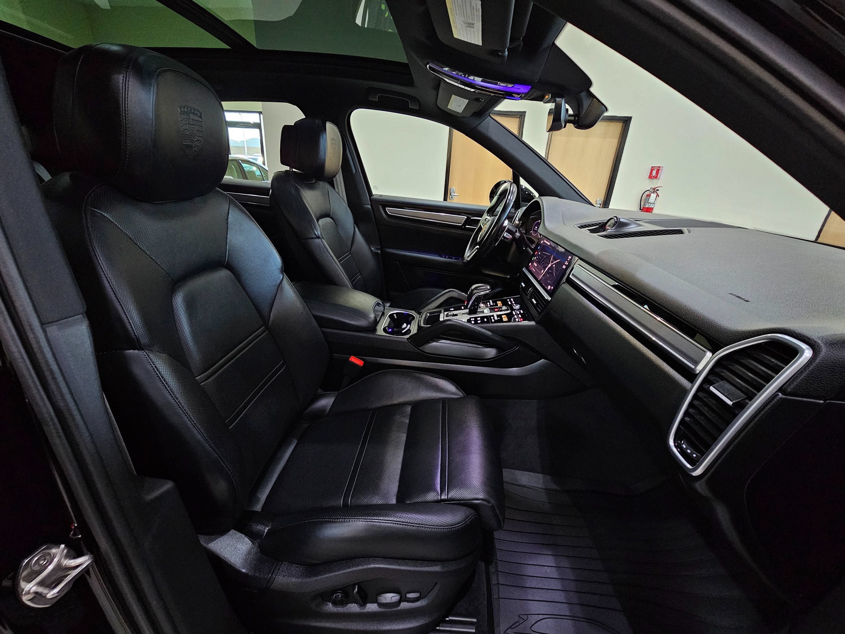 Used 2023 Porsche Cayenne Platinum Edition AWD/4WD image 43