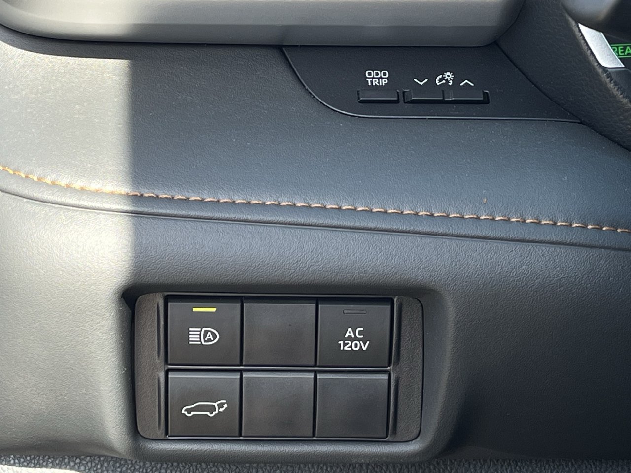 Used 2023 Toyota Highlander Bronze Edition FWD image 20
