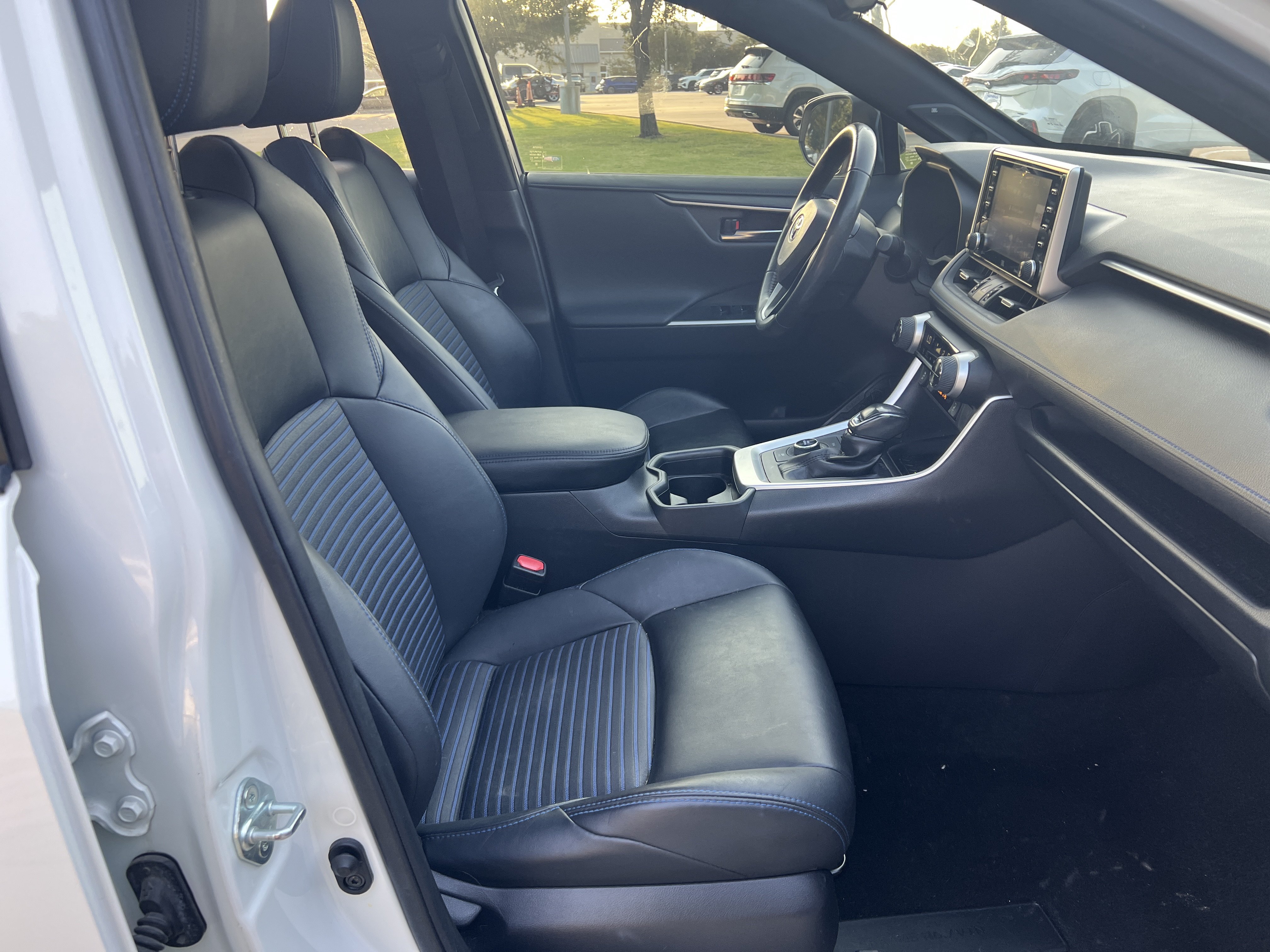 Used 2020 Toyota RAV4 XSE AWD/4WD image 28