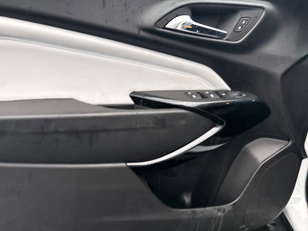 Used 2025 Chevrolet Trax LT w/ LT Convenience Package image 12