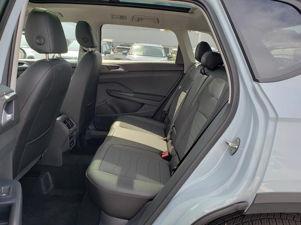 New 2027 Volkswagen Taos SE FWD image 8
