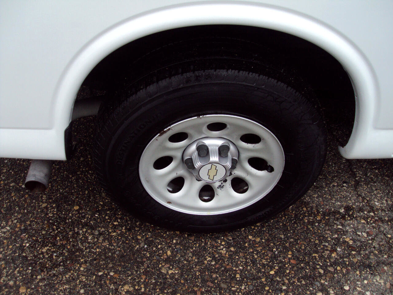 Used 2011 Chevrolet Express 1500 AWD image 33