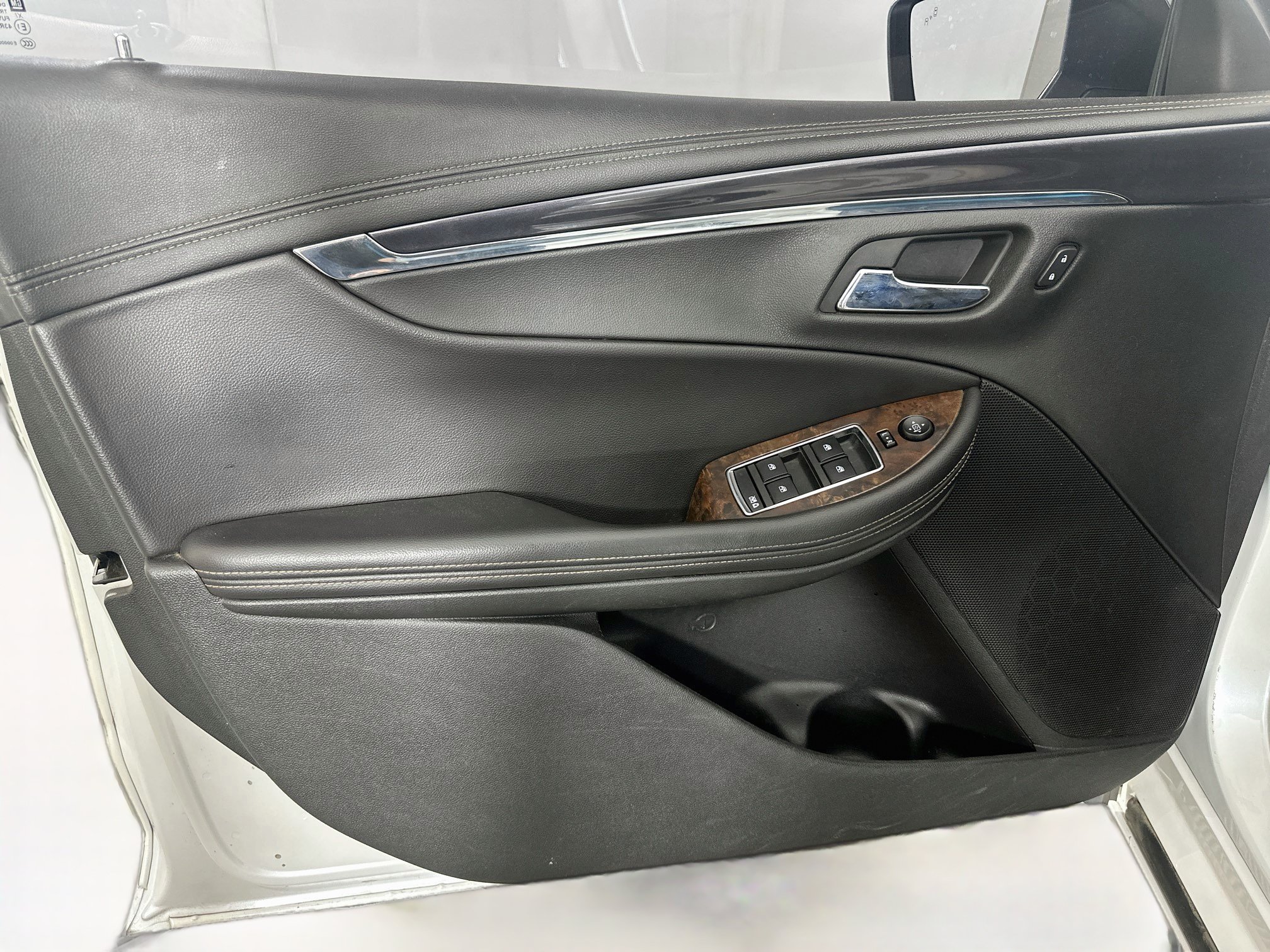 Used 2015 Chevrolet Impala LTZ FWD image 25