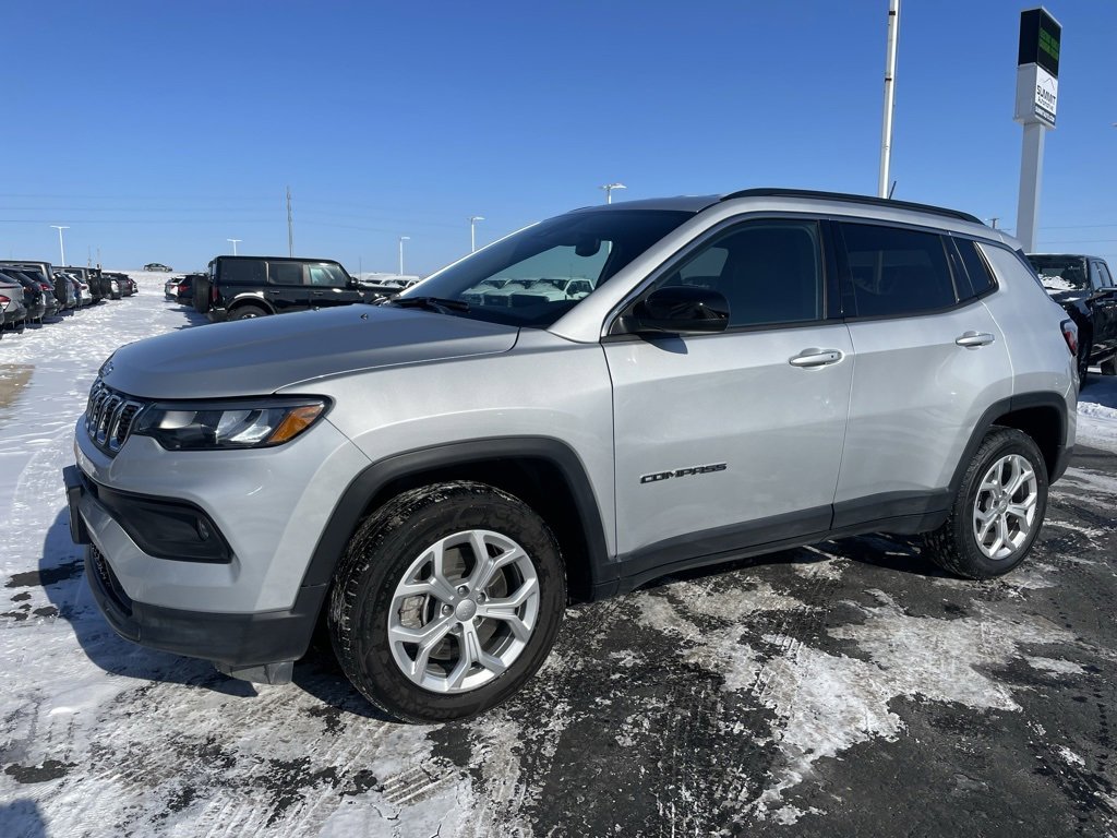 Used 2024 Jeep Compass Latitude image 6