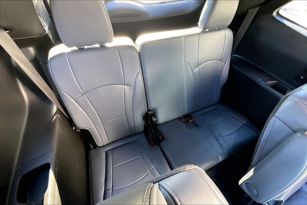 Used 2022 Buick Enclave Premium AWD/4WD image 25