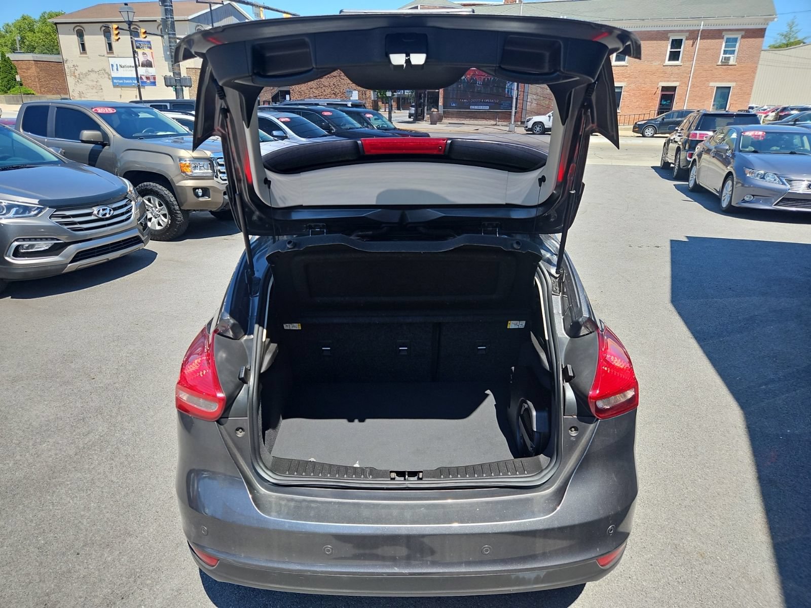 Used 2018 Ford Focus SEL w/ Cold Weather Package FWD image 18