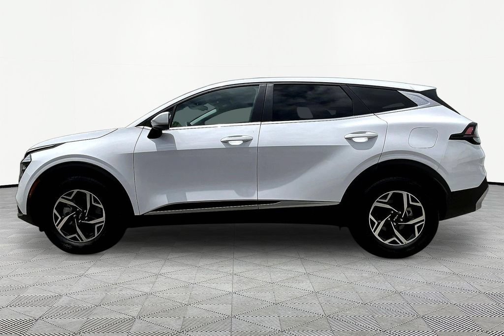 Used 2025 Kia Sportage LX FWD image 4