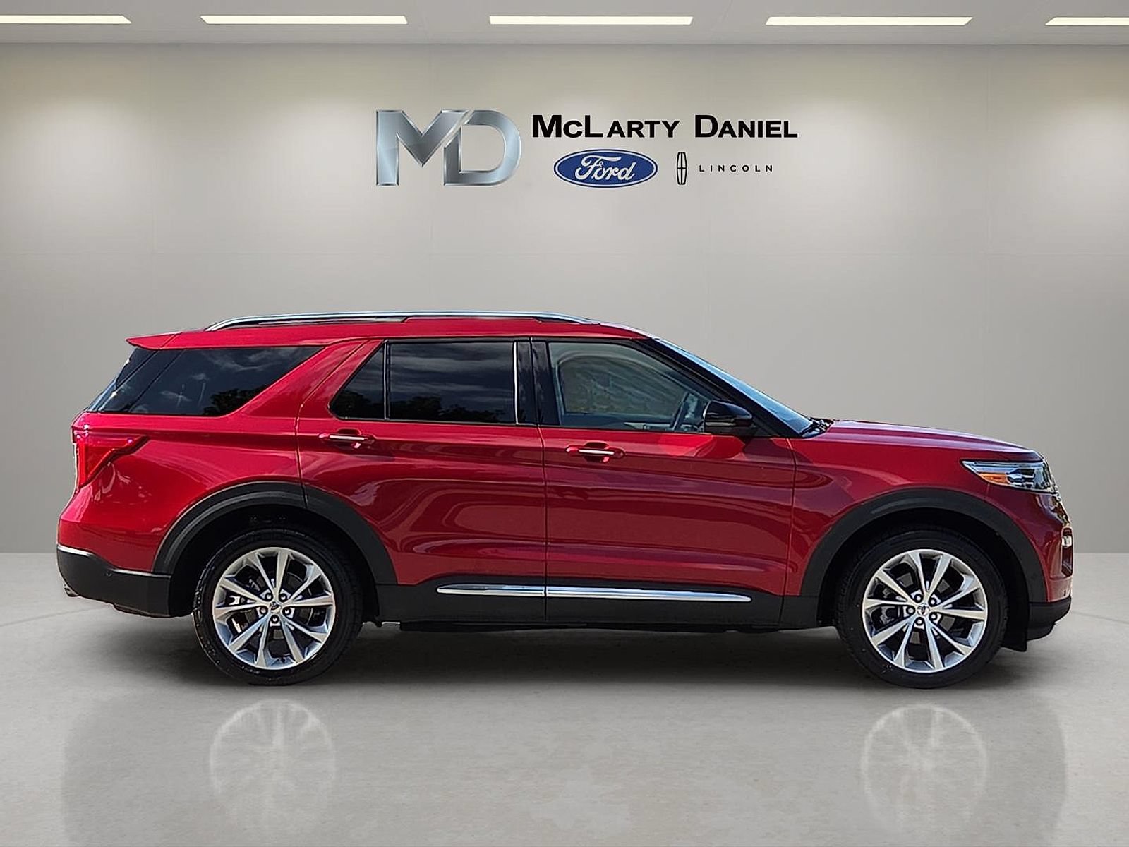 Certified 2021 Ford Explorer Platinum w/ Equipment Group 601A AWD/4WD image 6