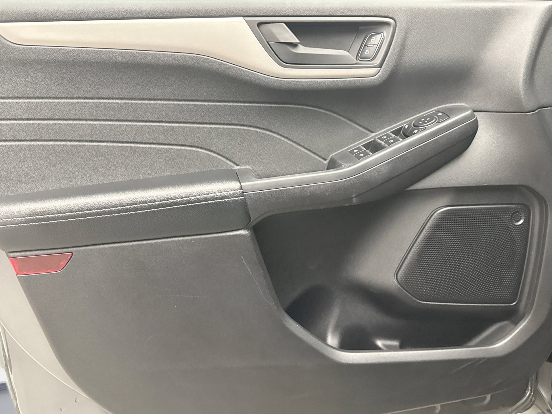 Used 2022 Ford Escape SE w/ Convenience Package image 9