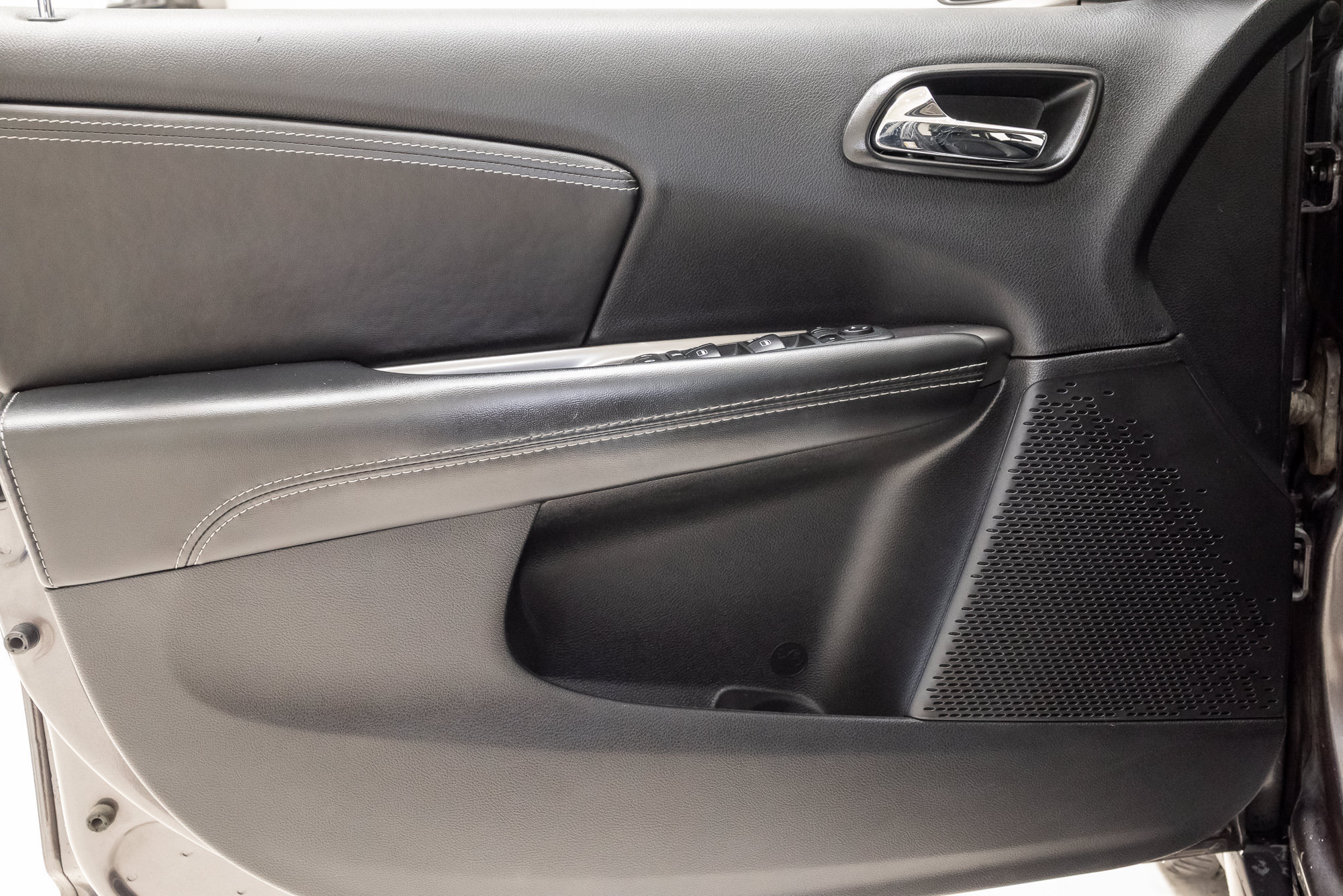Used 2019 Dodge Journey Crossroad w/ Nav & Sun Group FWD image 8
