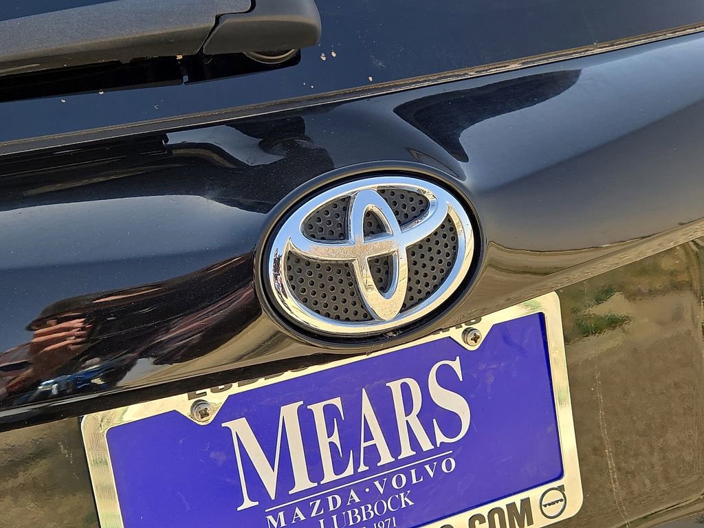 Used 2017 Toyota RAV4 XLE image 11