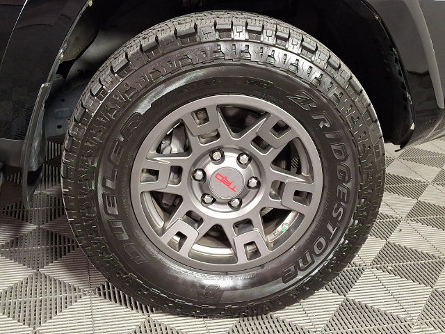 Used 2019 Toyota 4Runner SR5 AWD/4WD image 11