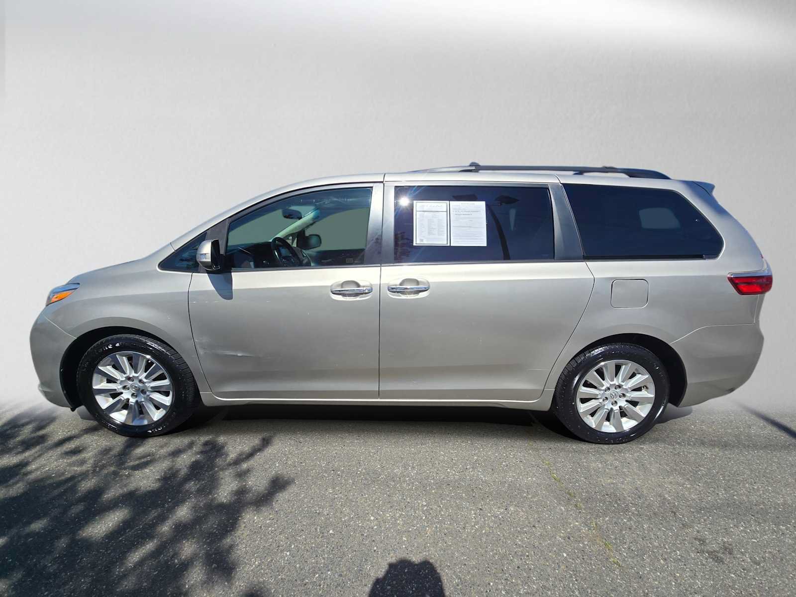 Used 2015 Toyota Sienna Limited AWD/4WD image 4