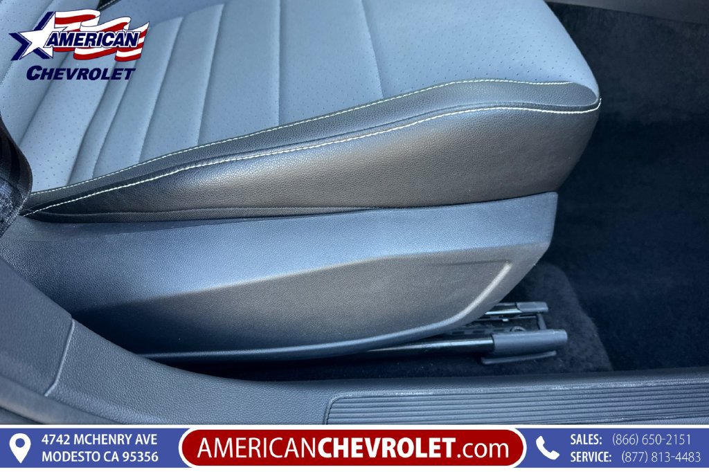 Used 2025 Volkswagen Jetta SE FWD image 23