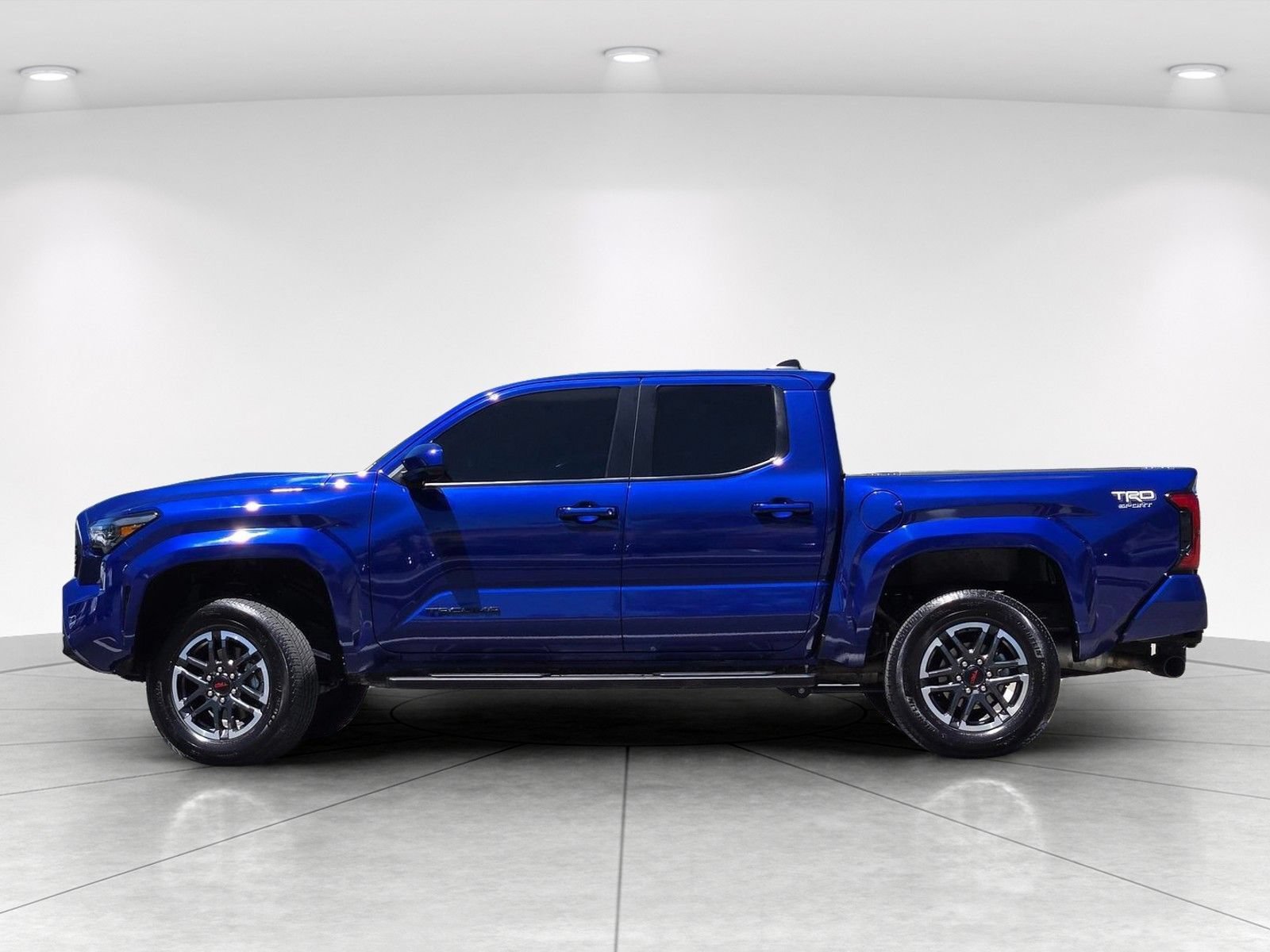 Used 2025 Toyota Tacoma TRD Sport AWD/4WD image 4